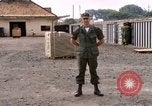 Standbild amerikanischer Offizier Saigon Vietnam, 1967, aus Sekunde 58 historischem Filmmaterial Videoclip 65675029137