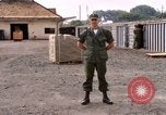 Standbild amerikanischer Offizier Saigon Vietnam, 1967, aus Sekunde 59 historischem Filmmaterial Videoclip 65675029137