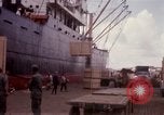 Standbild entladen liefert Saigon Vietnam, 1967, aus Sekunde 16 historischem Filmmaterial Videoclip 65675029141
