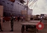 Standbild entladen liefert Saigon Vietnam, 1967, aus Sekunde 17 historischem Filmmaterial Videoclip 65675029141