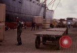 Standbild entladen liefert Saigon Vietnam, 1967, aus Sekunde 18 historischem Filmmaterial Videoclip 65675029141