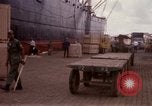 Standbild entladen liefert Saigon Vietnam, 1967, aus Sekunde 20 historischem Filmmaterial Videoclip 65675029141