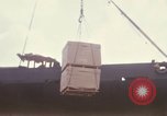 Standbild entladen liefert Saigon Vietnam, 1967, aus Sekunde 25 historischem Filmmaterial Videoclip 65675029141