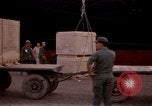 Standbild entladen liefert Saigon Vietnam, 1967, aus Sekunde 30 historischem Filmmaterial Videoclip 65675029141