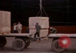 Standbild entladen liefert Saigon Vietnam, 1967, aus Sekunde 35 historischem Filmmaterial Videoclip 65675029141