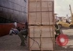 Standbild entladen liefert Saigon Vietnam, 1967, aus Sekunde 54 historischem Filmmaterial Videoclip 65675029141