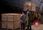 Standbild entladen liefert Saigon Vietnam, 1967, aus Sekunde 57 historischem Filmmaterial Videoclip 65675029141