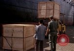 Standbild entladen liefert Saigon Vietnam, 1967, aus Sekunde 58 historischem Filmmaterial Videoclip 65675029141