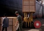 Standbild entladen liefert Saigon Vietnam, 1967, aus Sekunde 60 historischem Filmmaterial Videoclip 65675029141