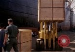 Standbild entladen liefert Saigon Vietnam, 1967, aus Sekunde 61 historischem Filmmaterial Videoclip 65675029141
