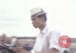 Immagine di Carico-scarico dei materiali di consumo Saigon Vietnam, 1967, secondo 22 filmato di repertorio 65675029144