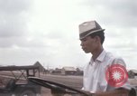 Immagine di Carico-scarico dei materiali di consumo Saigon Vietnam, 1967, secondo 23 filmato di repertorio 65675029144