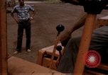 Immagine di Carico-scarico dei materiali di consumo Saigon Vietnam, 1967, secondo 34 filmato di repertorio 65675029144