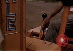 Immagine di Carico-scarico dei materiali di consumo Saigon Vietnam, 1967, secondo 35 filmato di repertorio 65675029144