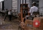 Immagine di Carico-scarico dei materiali di consumo Saigon Vietnam, 1967, secondo 52 filmato di repertorio 65675029144