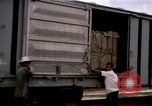 Image du déchargement de marchandises Saigon Vietnam, 1967, de la seconde 4 séquences d'archives historiques vidéo 65675029150