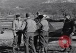Immagine di Generale americano Mark Wayne Clark Prata Italia, 1944, secondo 10 filmato di repertorio 65675029154