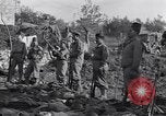 Immagine di Ispezione dell'equipaggiamento Prata Italia, 1944, secondo 16 filmato di repertorio 65675029156