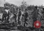 Immagine di Ispezione dell'equipaggiamento Prata Italia, 1944, secondo 17 filmato di repertorio 65675029156