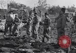 Immagine di Ispezione dell'equipaggiamento Prata Italia, 1944, secondo 21 filmato di repertorio 65675029156