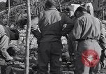 Immagine di Ispezione dell'equipaggiamento Prata Italia, 1944, secondo 25 filmato di repertorio 65675029156
