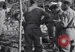 Immagine di Ispezione dell'equipaggiamento Prata Italia, 1944, secondo 27 filmato di repertorio 65675029156