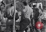 Immagine di Ispezione dell'equipaggiamento Prata Italia, 1944, secondo 35 filmato di repertorio 65675029156