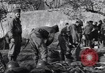 Immagine di Ispezione dell'equipaggiamento Prata Italia, 1944, secondo 52 filmato di repertorio 65675029156