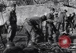 Immagine di Ispezione dell'equipaggiamento Prata Italia, 1944, secondo 54 filmato di repertorio 65675029156