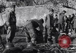 Immagine di Ispezione dell'equipaggiamento Prata Italia, 1944, secondo 55 filmato di repertorio 65675029156