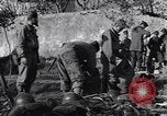 Immagine di Ispezione dell'equipaggiamento Prata Italia, 1944, secondo 56 filmato di repertorio 65675029156