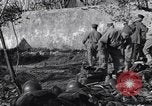 Immagine di Ispezione dell'equipaggiamento Prata Italia, 1944, secondo 62 filmato di repertorio 65675029156