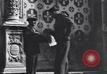 Immagine di Venditori ambulanti Frattamaggiore Italia, 1944, secondo 14 filmato di repertorio 65675029157