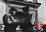 Immagine di Venditori ambulanti Frattamaggiore Italia, 1944, secondo 52 filmato di repertorio 65675029157