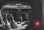 Immagine di Battendo la coltura della canapa Frattamaggiore Italia, 1944, secondo 5 filmato di repertorio 65675029158