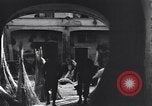 Immagine di Battendo la coltura della canapa Frattamaggiore Italia, 1944, secondo 12 filmato di repertorio 65675029158