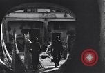 Immagine di Battendo la coltura della canapa Frattamaggiore Italia, 1944, secondo 14 filmato di repertorio 65675029158