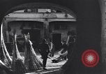 Immagine di Battendo la coltura della canapa Frattamaggiore Italia, 1944, secondo 16 filmato di repertorio 65675029158
