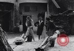 Immagine di Battendo la coltura della canapa Frattamaggiore Italia, 1944, secondo 18 filmato di repertorio 65675029158