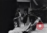 Immagine di Battendo la coltura della canapa Frattamaggiore Italia, 1944, secondo 19 filmato di repertorio 65675029158
