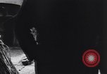 Immagine di Battendo la coltura della canapa Frattamaggiore Italia, 1944, secondo 21 filmato di repertorio 65675029158