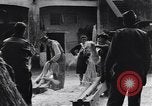 Immagine di Battendo la coltura della canapa Frattamaggiore Italia, 1944, secondo 30 filmato di repertorio 65675029158