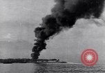Image burning American vidage d'alimentation d'huile Purata Bougainville Papouasie Nouvelle Guinée, 1943, de la seconde 1 séquences d'archives historiques vidéo 65675029164
