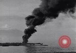 Image burning American vidage d'alimentation d'huile Purata Bougainville Papouasie Nouvelle Guinée, 1943, de la seconde 10 séquences d'archives historiques vidéo 65675029164
