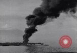 Image burning American vidage d'alimentation d'huile Purata Bougainville Papouasie Nouvelle Guinée, 1943, de la seconde 11 séquences d'archives historiques vidéo 65675029164