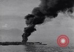 Image burning American vidage d'alimentation d'huile Purata Bougainville Papouasie Nouvelle Guinée, 1943, de la seconde 12 séquences d'archives historiques vidéo 65675029164