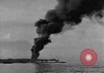 Image burning American vidage d'alimentation d'huile Purata Bougainville Papouasie Nouvelle Guinée, 1943, de la seconde 13 séquences d'archives historiques vidéo 65675029164