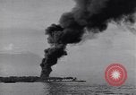 Image burning American vidage d'alimentation d'huile Purata Bougainville Papouasie Nouvelle Guinée, 1943, de la seconde 14 séquences d'archives historiques vidéo 65675029164