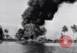 Image burning American vidage d'alimentation d'huile Purata Bougainville Papouasie Nouvelle Guinée, 1943, de la seconde 17 séquences d'archives historiques vidéo 65675029164