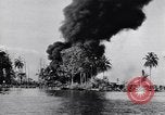 Image burning American vidage d'alimentation d'huile Purata Bougainville Papouasie Nouvelle Guinée, 1943, de la seconde 21 séquences d'archives historiques vidéo 65675029164